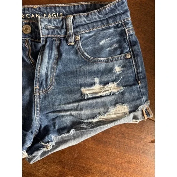 American Eagle Tomgirl Distressed Jean Shorts Women's Size 2 Blue Denim msrp $50 - Picture 3 of 6